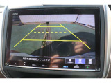 バックカメラを搭載しておりガイドラインも表示されますので車庫入れも安心ですね♪