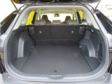 後部座席に座った場合でも、トランクはしっかりスペースを確保しています!みんなで旅行に出かけても、カバンやお土産もしっかり積めます。