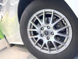 【アルミホイール】外観にマッチしたアルミホイールを装着しております。各種アルミホイールや、スタッドレスタイヤも取扱いしております。是非ご相談ください♪