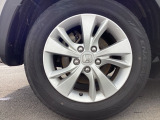 純正アルミホイールです。足元が引き立つので、車全体のイメージがアップしますよ
