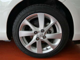 純正アルミは精度が高く、走行安定性・デザイン性ともに優れています!!
