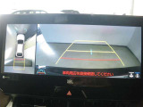バックモニター付き。 車両後方の映像が表示されるので、車庫入れが苦手な人も安心です。ただし、目視確認もお忘れなくお願いいたします。