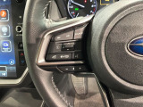 ステアリングにオーディオ操作スイッチが付いています。オーディオ画面に直接タッチしなくても操作が出来ますので、運転に集中できます。