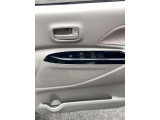 全席パワーウィンドウとなっています。運転席はオートになっているのでワンタッチ開閉することが出来ます。