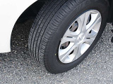 純正のホイールカバーが付いています。タイヤの残り溝は御来店時に御確認下さい。