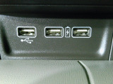 便利な充電用USBジャックも付いています☆