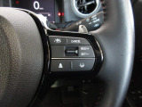 ハンドル右側にはクルーズコントロールのスイッチが装備され運転中の操作も安心して行えます!