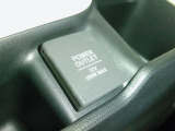 【POWEROUTLET】12V電源ソケットを設置しております。周辺機器の充電にご利用頂けます☆