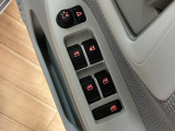 電動格納ドアミラー装備しています☆車内からドアミラーの折り畳みや鏡面の調整を行うことができます☆