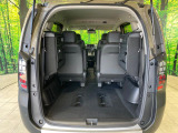 後席を格納すると、これだけの広さが!シーンに合わせたシートアレンジで、大きな荷物も積むことが出来ます♪