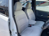 運転席まわりは、使用感も少なく良好な状態です。