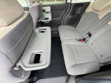 シートバックテーブルにてお子様のドライブも快適です。