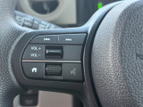 【ステアリングリモコン】ステアリングにオーディオ調節可能なスイッチが装備されていますので運転中でも視線をそらさずにオーディオの調節が可能です!