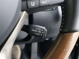 クルーズコントロールを標準装備しています。高速道路などで、設定した一定速度で走行し、燃費の向上にも貢献します。