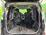 後席を格納すると、これだけの広さが!シーンに合わせたシートアレンジで、大きな荷物も積むことが出来ます♪