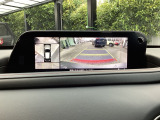 狭い場所での駐車やすれ違いなどでより的確な運転操作に役立つ360&deg;ビューモニターが装備されています。