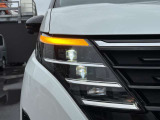 【LEDヘッドライト】とっても明るいLEDヘッドライトが装着されているので、夜の運転も明るく安全です。