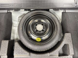今ではオプションになってしまったスペアタイヤが装備されています。万が一の時に役立ちます☆☆