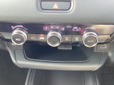 オートエアコン標準装備です。1年中快適な室内を提供!車内温度を設定すると風向き、風量を自動で調節してくれます。