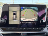 アラウンドビューモニターは4方のカメラで真上から車を見たようにモニターで確認ができる日産の自慢の装備です。是非実際の車で体感してみてください。