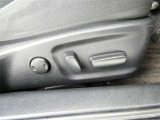 パワーシート搭載。微妙な調整が手軽にでき、ピッタリのポジションで運転することが可能です。