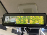 【デジタルルームミラー】後席の大きな荷物や同乗者で後方が確認しづらい時でも安心!カメラが撮影した車両後方の映像をルームミラー内に表示。クリアな視界で状況の確認が可能です!