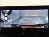 パノラミックビューモニター付きです。車両を上から見たような映像をディスプレイオーディオ画面に表示。運転席からの目視だけでは見にくい、車両周辺の状況をリアルタイムでしっかり確認できます。