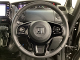 ハンドルにHondaセンシング系のクルーズコントロールやレーンキープアシストなどのスイッチと、オーディオの操作スイッチが装備されています。ハンドルから手を離さず安全に操作できます。