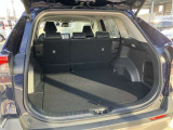 ラゲージスペース★シートを倒せばラゲージスペースも広がります!!電動リアゲートで開け閉めもラクにできます♪