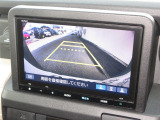 バックをするとき自動でリアの様子が映る『リアカメラ』付き!画面で確認しながらバックができますから安心ですね。でも、目視も大切ですよ!安全第一でお願いします!