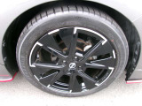 オシャレな17インチのアルミホイールです♪ ドライブも楽しくなります☆