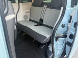 清潔で広々したシートです!後部座席でもゆったり快適に過ごせるので、後ろに座る人たちもドライブが楽しくなりますよ。是非、現車を見て体感してみてください。