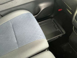 シート下にも収納スぺースがあって便利です!車内もスッキリしております。