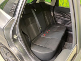 後部座席も気になるようなキズ・汚れやへたり等、大きなダメージはなく、良好な状態です。