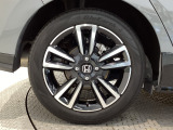 【アルミホイール】純正アルミホイール装備!足元を際立たせ、軽快な走りを演出します!印象もアップし、スタイルも引き締まります!スポーティーさの中にラグジュアリーを感じさせるデザインですね♪