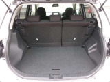 ラゲッジスペースは十分な広さを確保しています。日常のお買い物にも大活躍!積み下ろしも楽々ですよ。