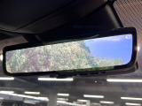 【デジタルインナーミラー】後席の大きな荷物や同乗者で後方が確認しづらい時でも安心!カメラが撮影した車両後方の映像をルームミラー内に表示。クリアな視界で状況の確認が可能です!