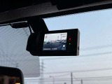 【ドライブレコーダー】もしもの事故や煽り運転などを映像で残すことが出来ます。証拠として残せるのでいざという時の備えとして必需品です。また、旅行の際の思い出としてドライブの映像を楽しむことが出来ますよ!
