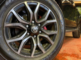 【純正18インチアルミホイール】外観にマッチした純正アルミホイールを装着しております。各種社外アルミホイールや、スタッドレスタイヤも取扱いしております。是非ご相談ください♪