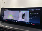 サラウンドビューは狭い道のすれ違いや狭い車庫入れに有効でです。パーキングアシストも装備されております。