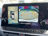 車を真上から見ているように、周囲の状況を把握しながら安心して駐車が行えるアラウンドビューモニター装備!
