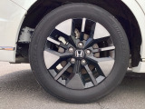 純正アルミホイールです。足元が引き立つので、車全体のイメージがアップしますよ