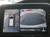 アラウンドビューモニター(車両を上から見たように表示)装着で車庫入れをサポート