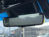 【デジタルインナーミラー】後席の大きな荷物や同乗者で後方が確認しづらい時でも安心!カメラが撮影した車両後方の映像をルームミラー内に表示。クリアな視界で状況の確認が可能です!