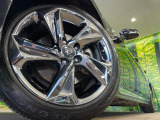 【純正18インチアルミホイール】外観にマッチした純正アルミホイールを装着しております。各種社外アルミホイールや、スタッドレスタイヤも取扱いしております。是非ご相談ください♪