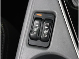 運転席、助手席にはシートヒーター機能を装備!電熱線を使用した暖房ですので、寒い季節や雨などで急に体が冷えてしまったとき等に便利で快適な機能です!