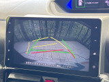 【バックカメラ】駐車時に後方がリアルタイム映像で確認できます。大型商業施設や立体駐車場での駐車時や、夜間のバック時に大活躍!運転スキルに関わらず、今や必須となった装備のひとつです!