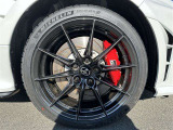 外観にマッチした純正ホイール装着しています。各種社外アルミホイールやスタッドレスタイヤも取扱いしております。是非ご相談ください♪