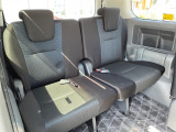 3列目シートはもちろん状態良好☆大人でもゆったりと座って頂けますので、大人数でのお出かけもラクラクです♪ご家族で、気の知れた仲間で、ドライブに行くのが楽しみですね♪