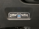 ハンドルの左下にETCがついています。高速道路の料金所の通過も楽々です。 カードの取り出しもしやすい場所についています。